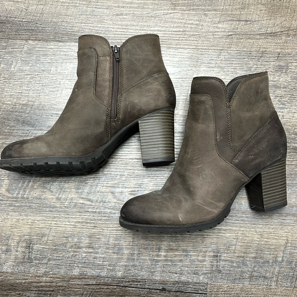 GUC Clarks ankle booties - Picture 1 of 5